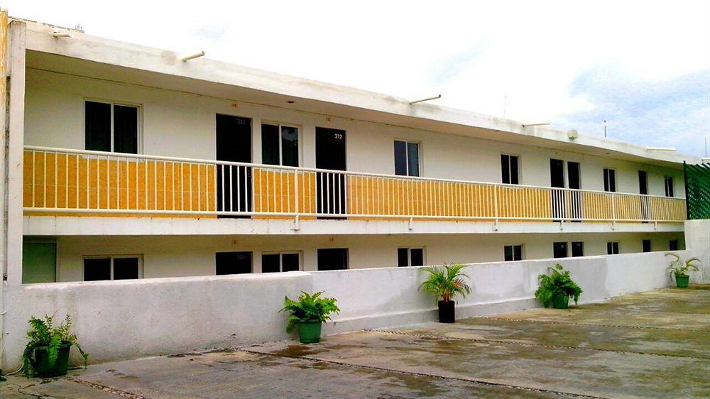 Hotel El Cid Merida Exterior photo